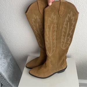 Cowboy boots suede
